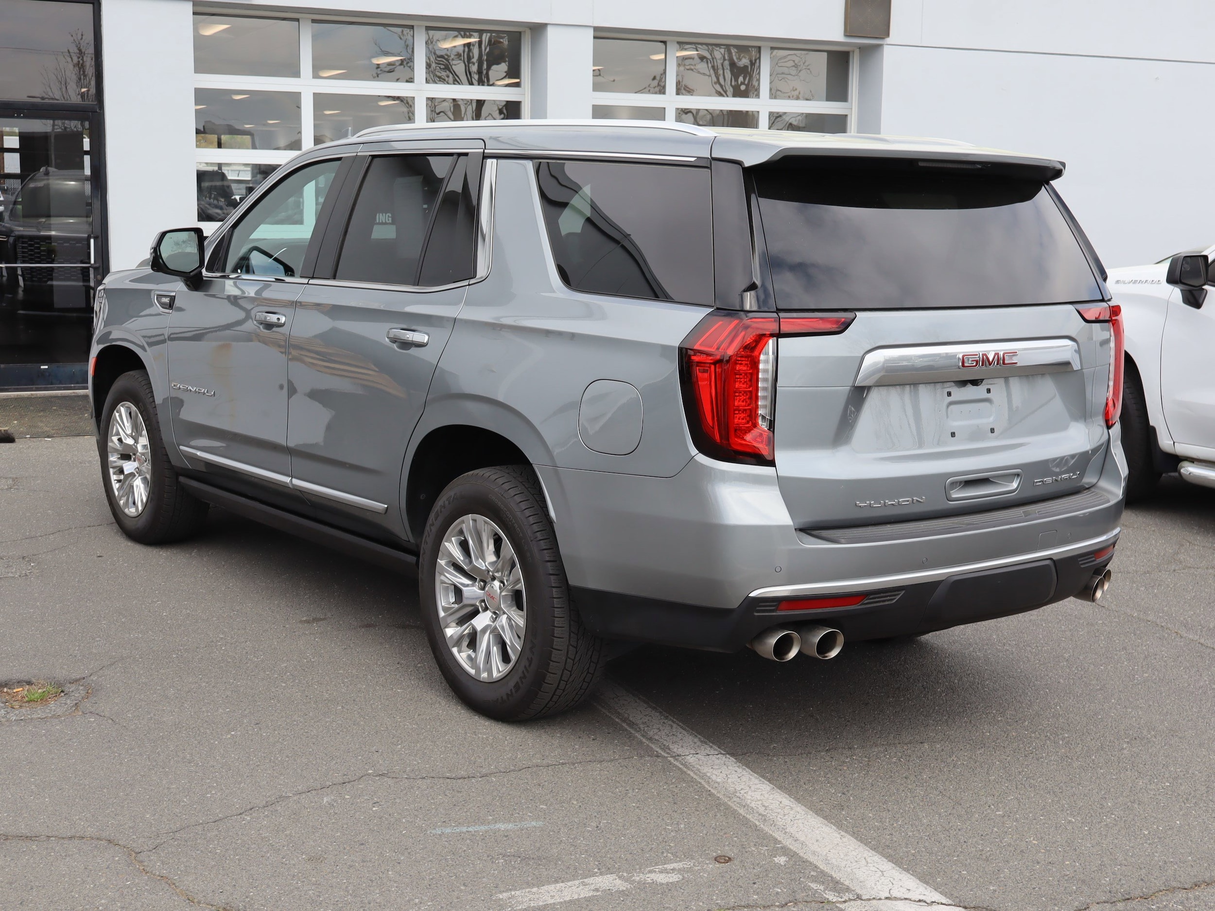 2024 GMC Yukon Denali photo 3