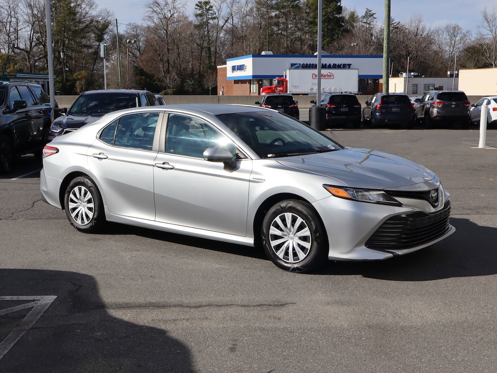 Used 2018 Toyota Camry Hybrid LE Sedan