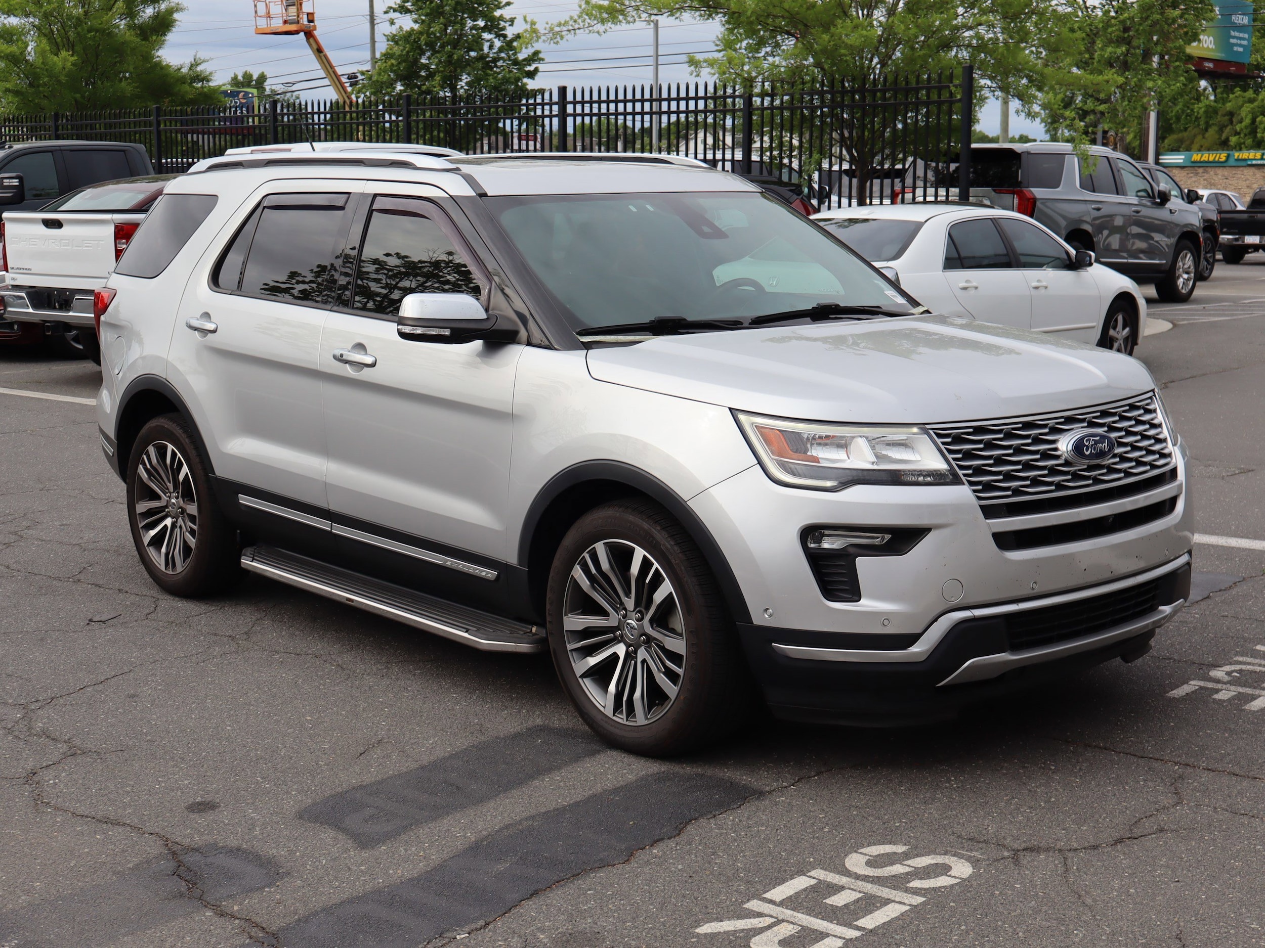 2019 Ford Explorer Platinum photo 2