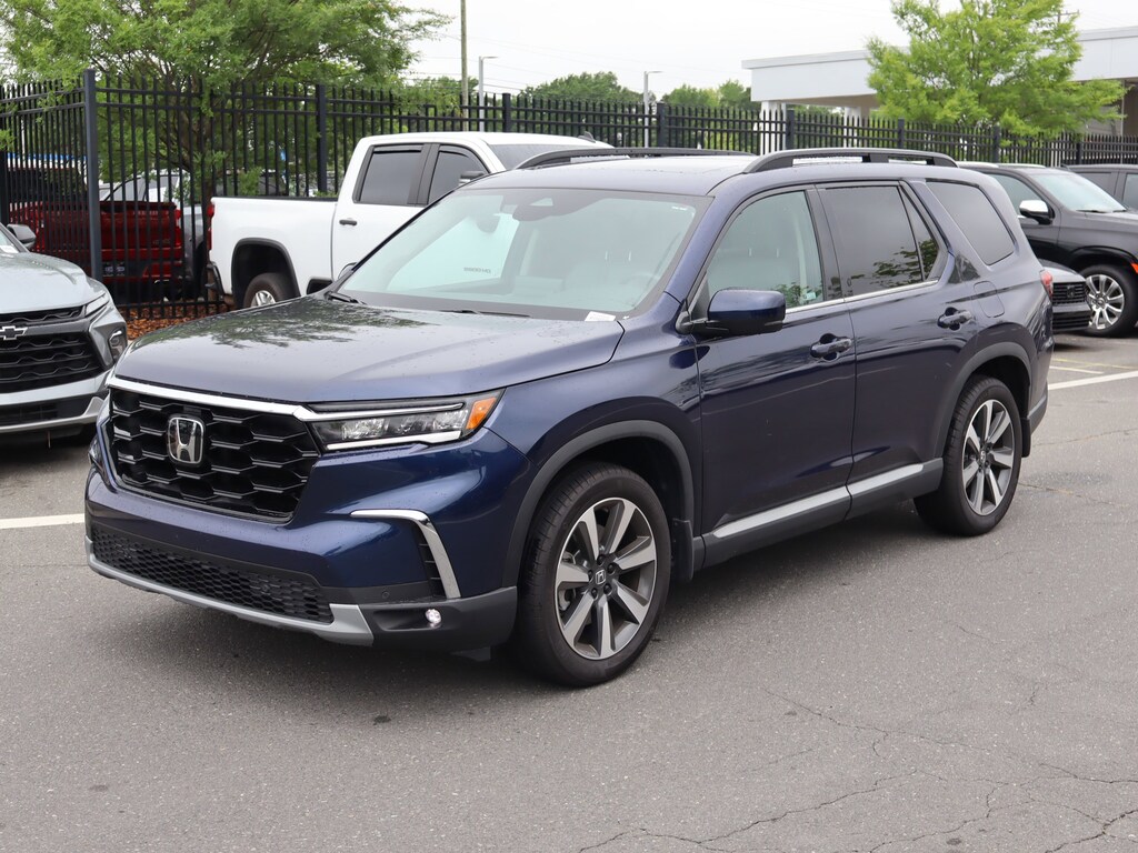 Used 2025 Honda Pilot Touring SUV