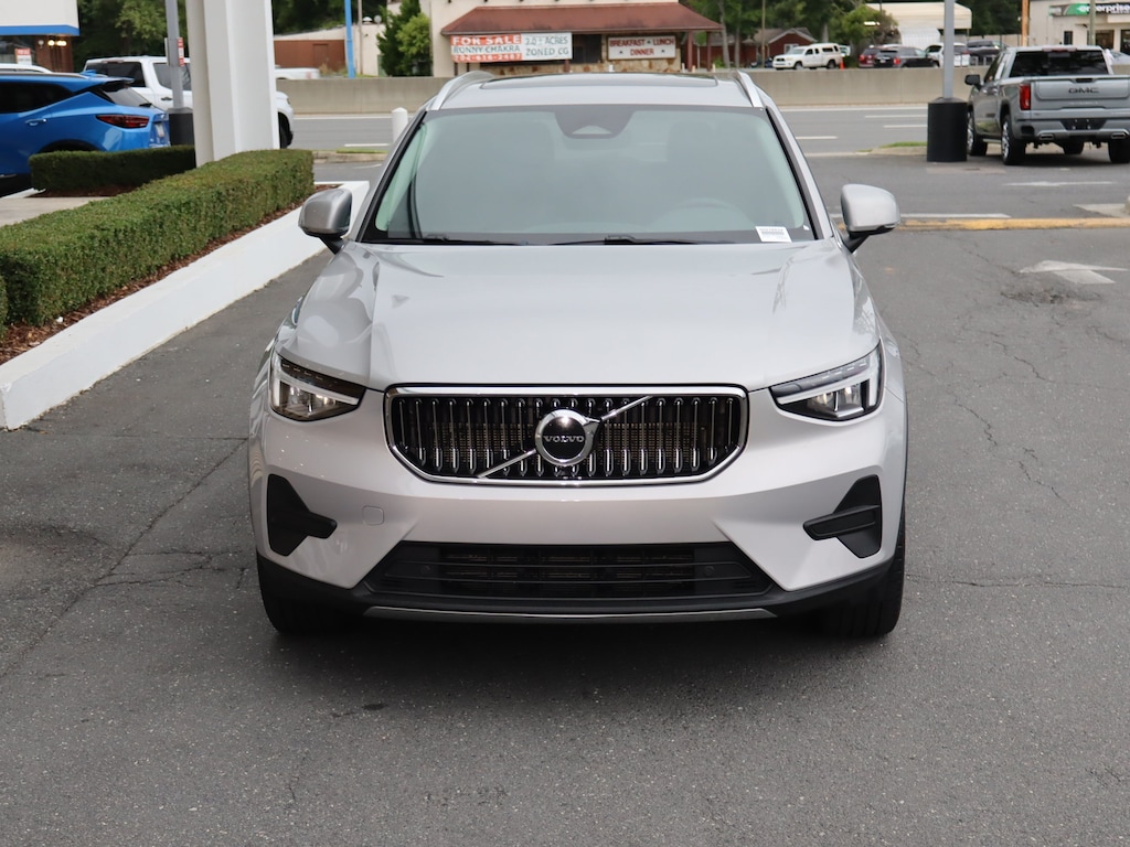 Certified 2025 Volvo XC40 Core Bright Theme SUV