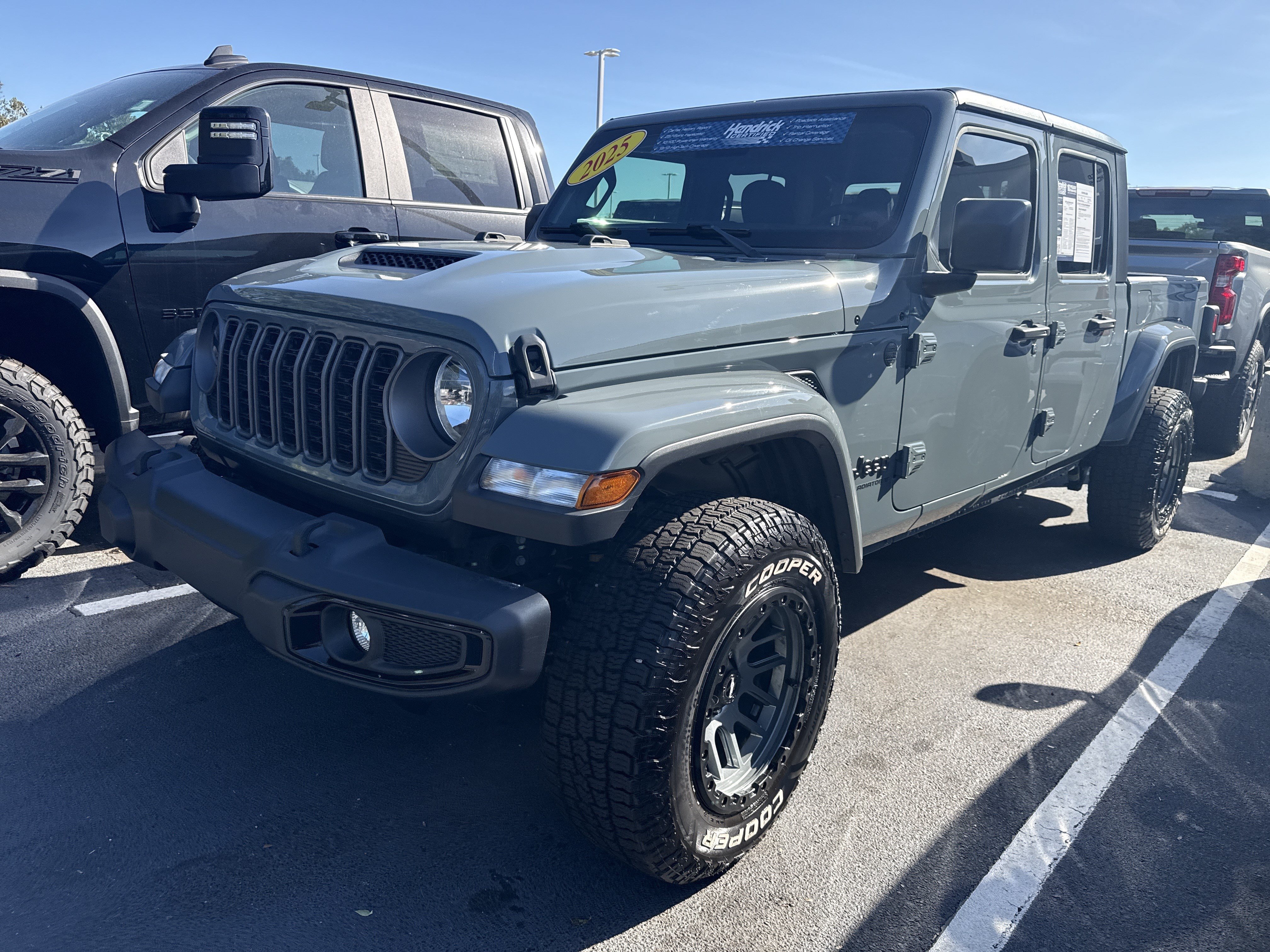 Used 2025 Jeep Gladiator Sport S Pickup