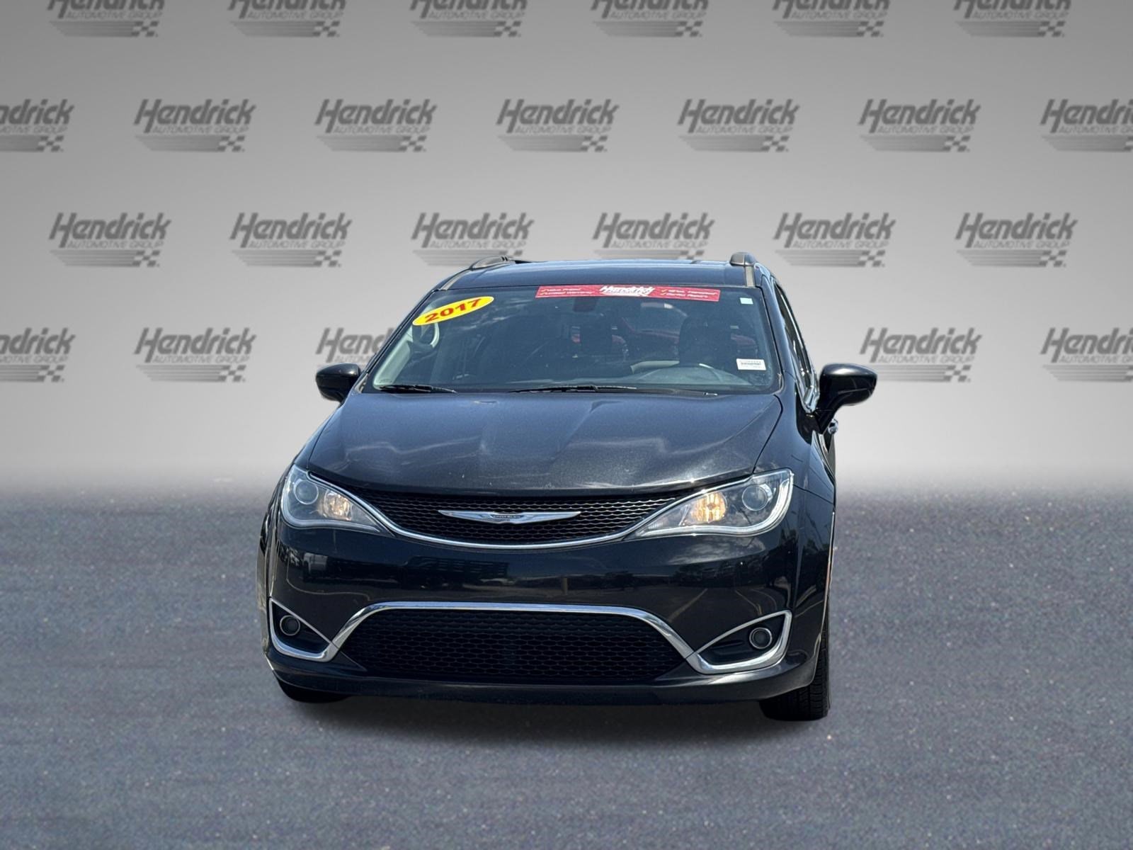 2017 Chrysler Pacifica Touring Plus photo 2
