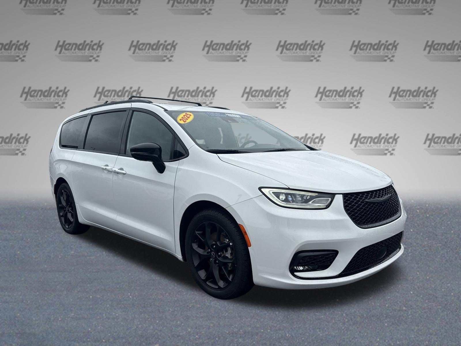 Used 2025 Chrysler Pacifica Limited Minivan