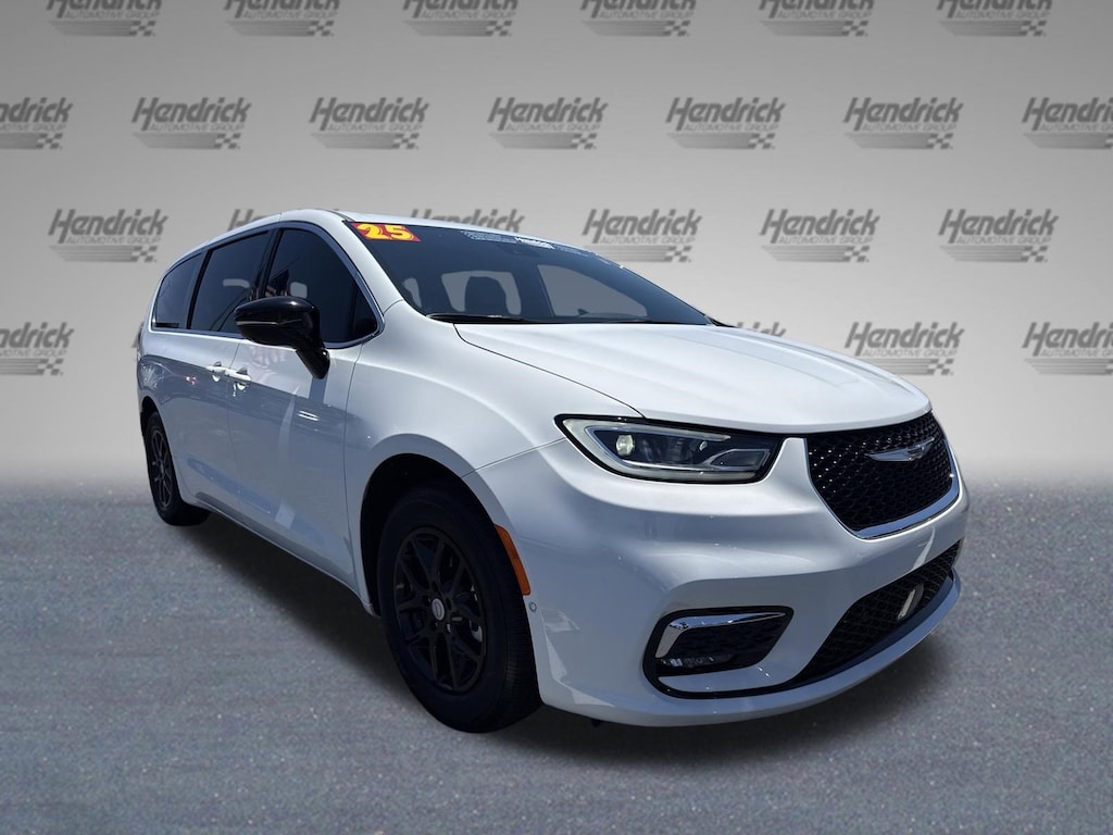 Used 2025 Chrysler Pacifica Select Minivan