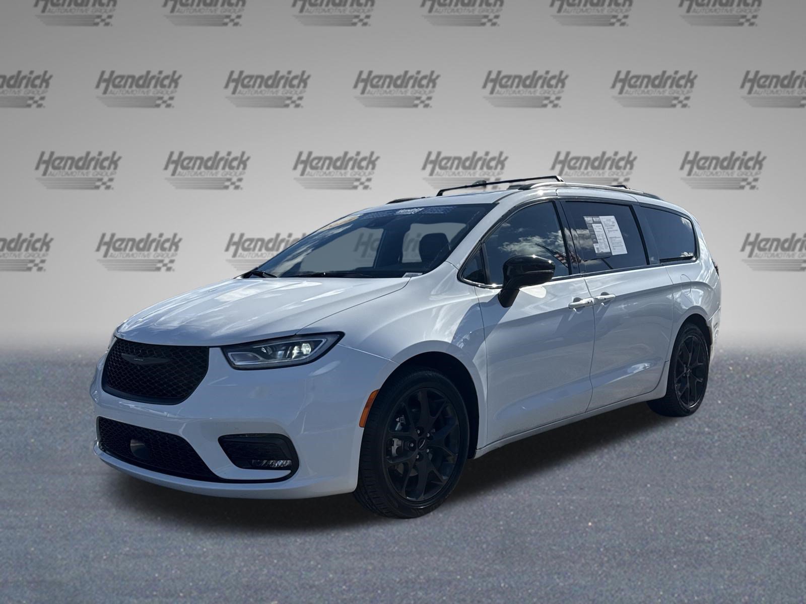 Used 2025 Chrysler Pacifica Limited Minivan