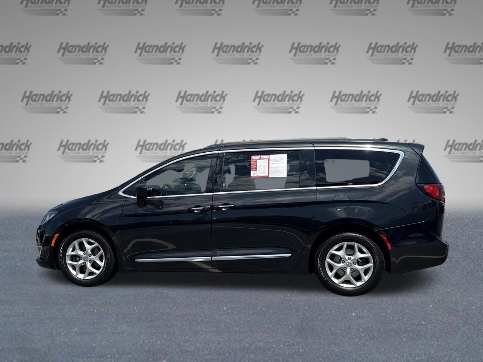 2017 Chrysler Pacifica Touring Plus photo 6