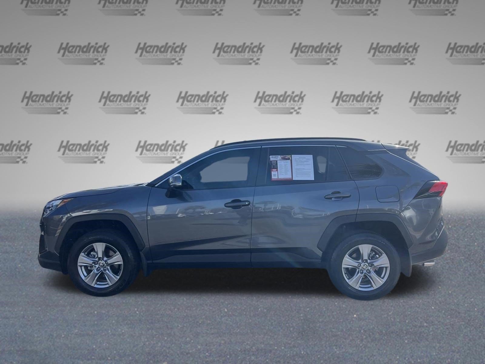 2025 Toyota RAV4 XLE photo 5