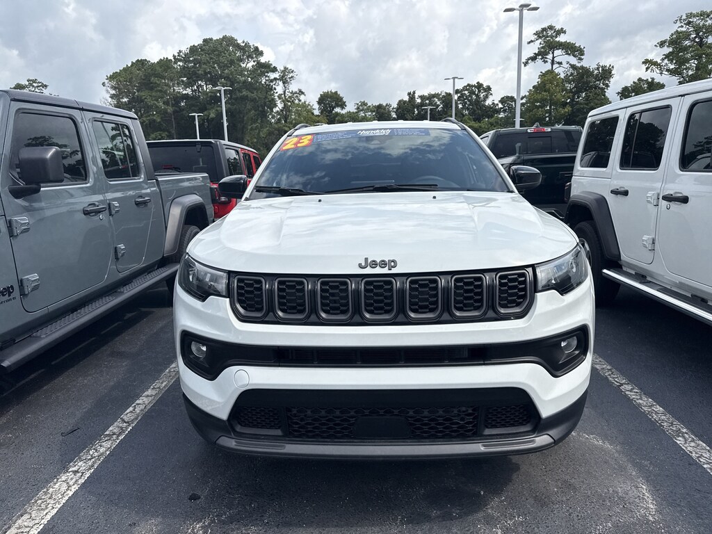 Used 2025 Jeep Compass Latitude SUV
