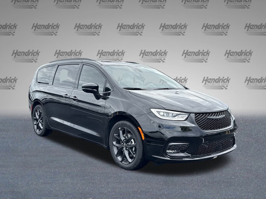New 2026 Chrysler Pacifica Limited Minivan