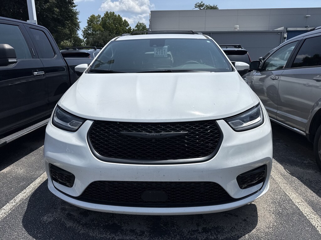 Used 2023 Chrysler Pacifica Touring L Minivan