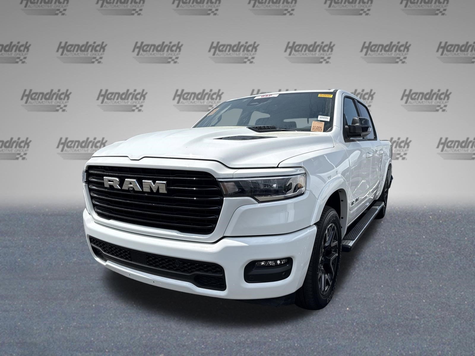 2025 Ram 1500 Laramie photo 3