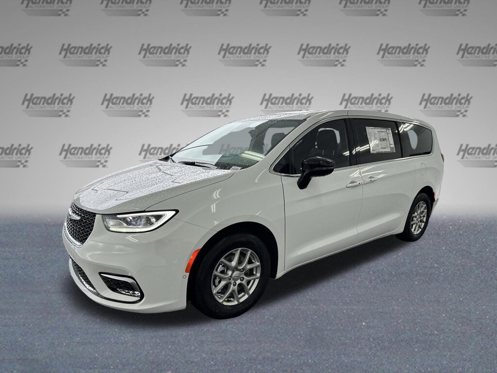 Used 2026 Chrysler Pacifica Select Minivan