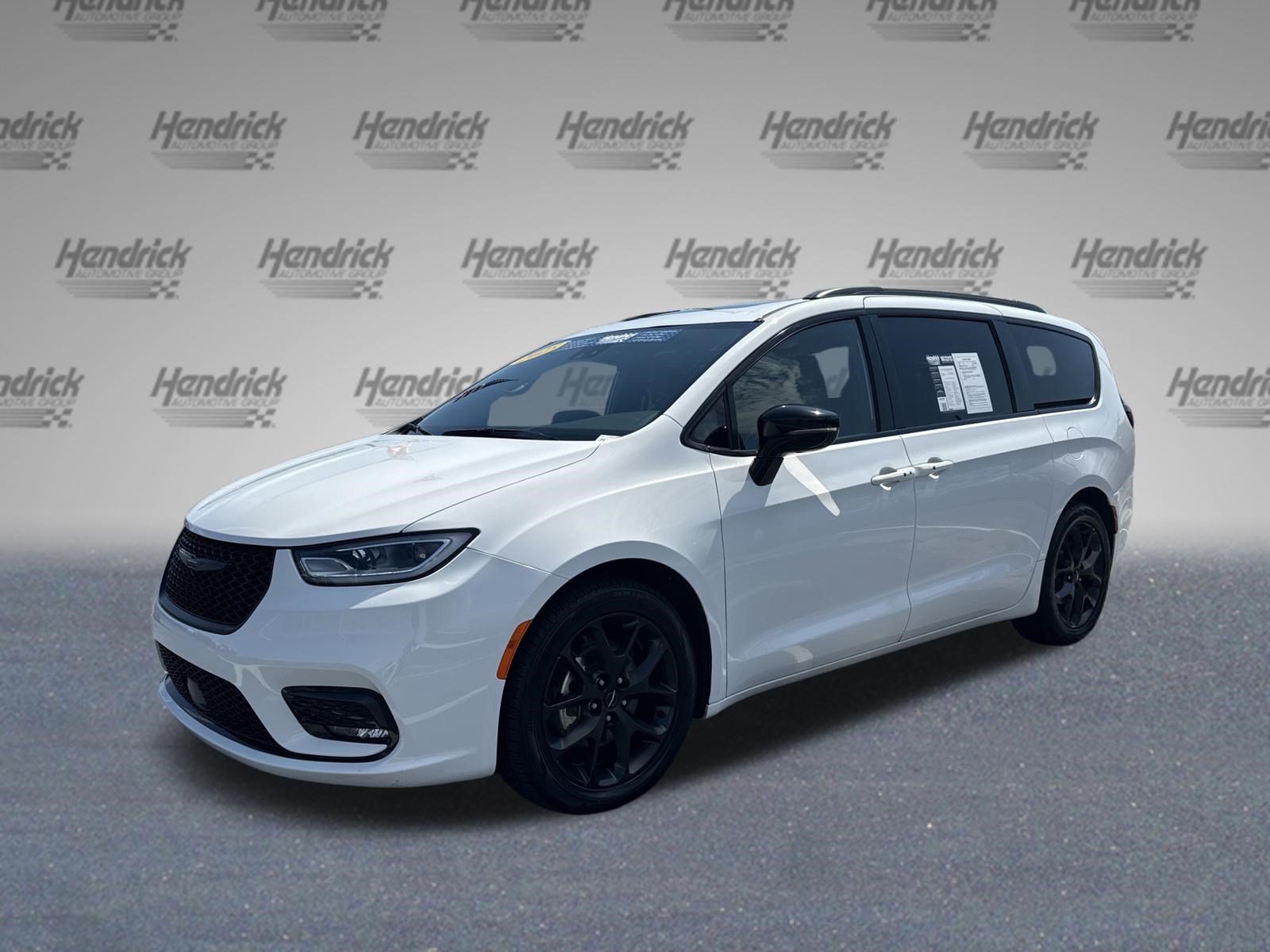 Used 2025 Chrysler Pacifica Limited Minivan