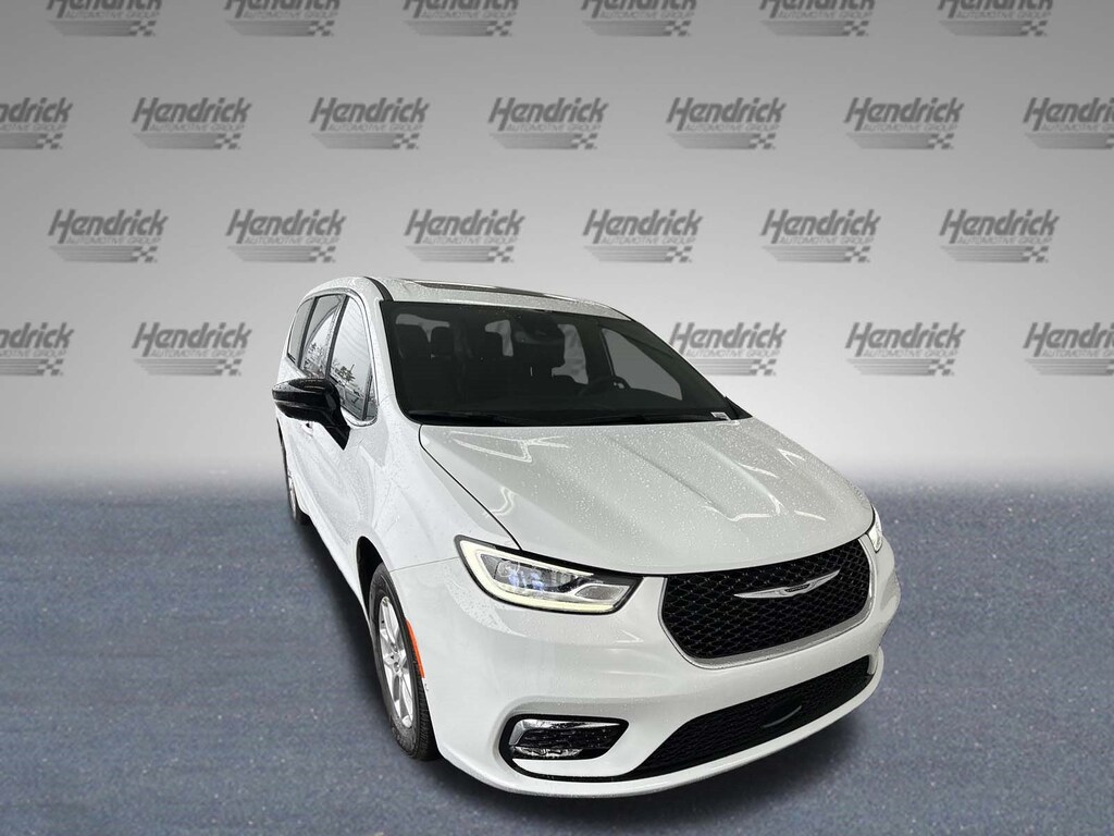 Used 2026 Chrysler Pacifica Select Minivan