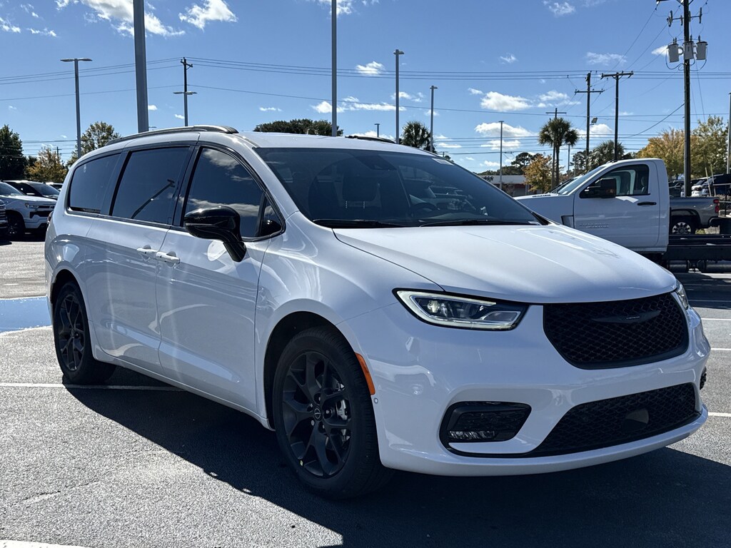 New 2026 Chrysler Pacifica Select Minivan