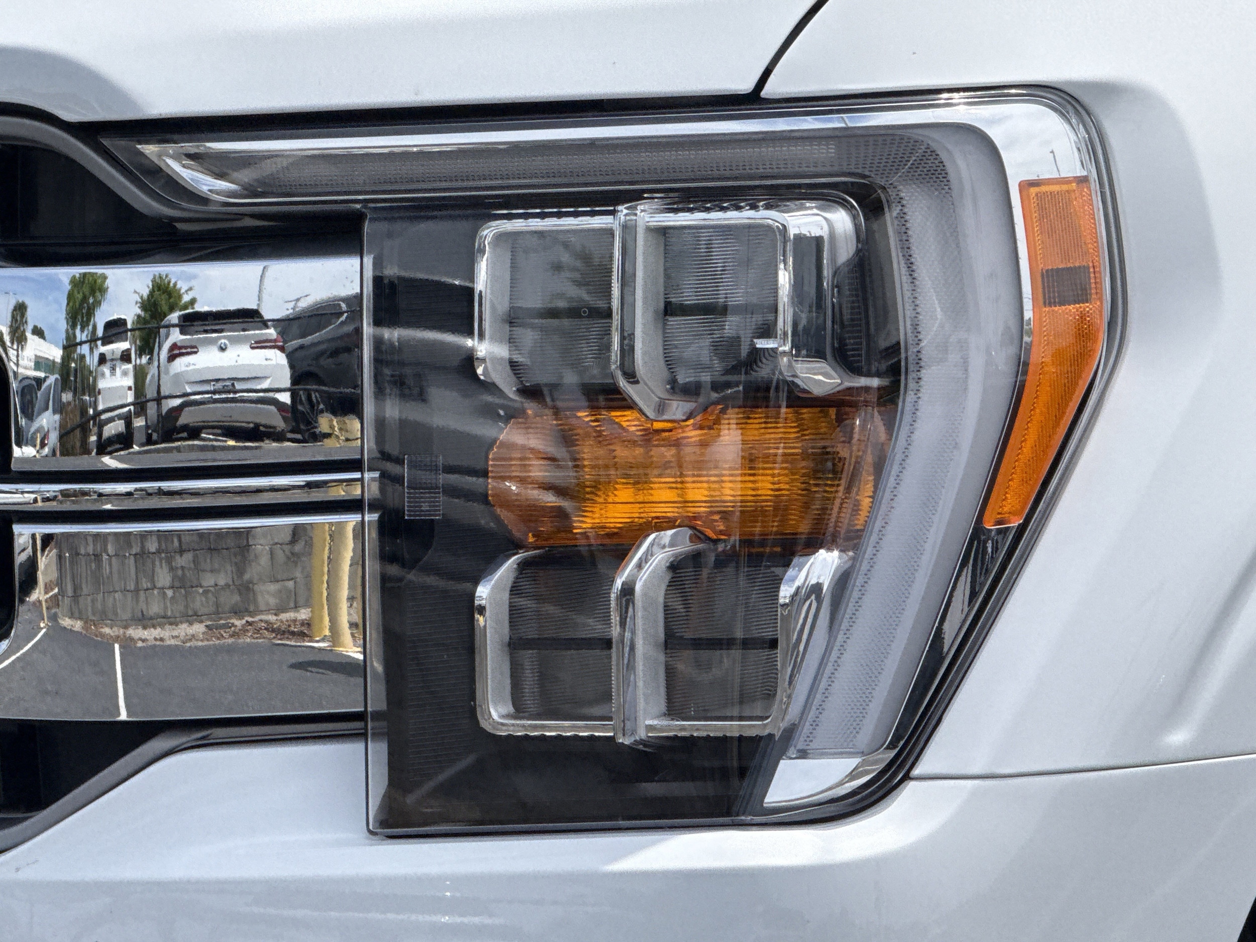 2023 Ford F-150 LARIAT photo 4