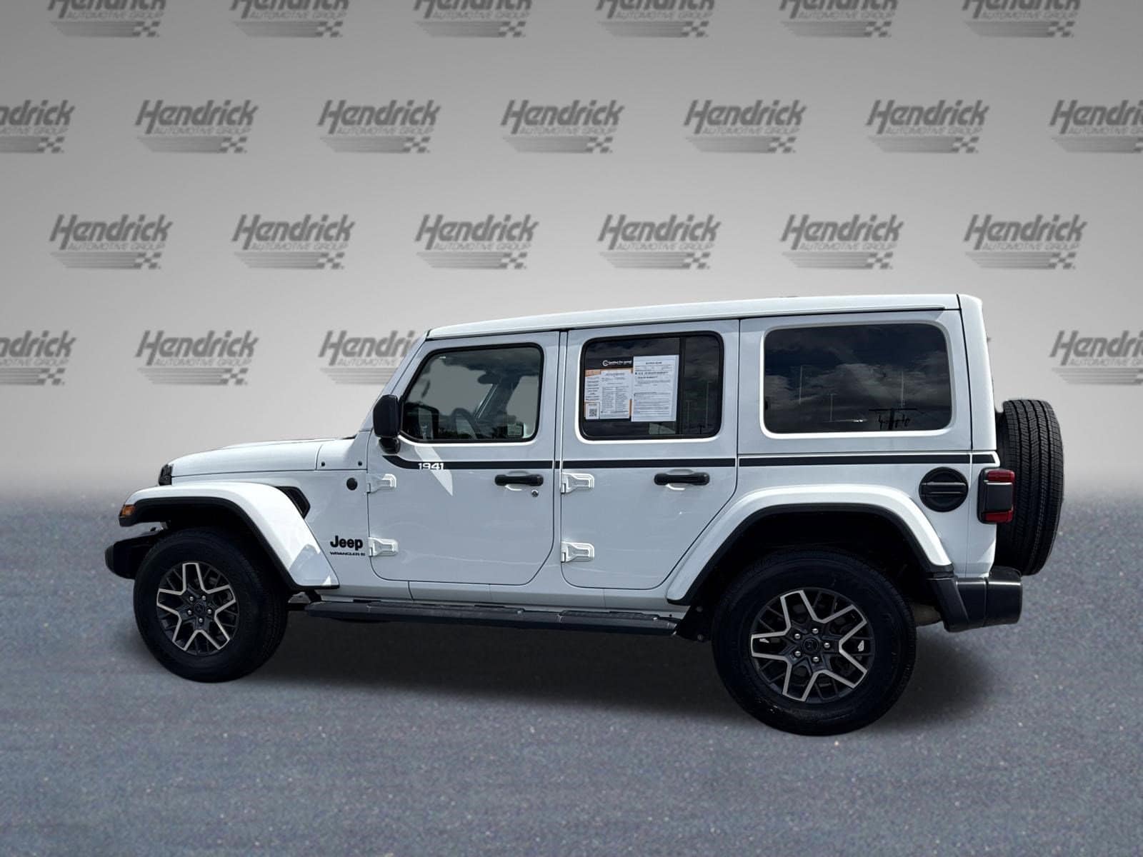 2025 Jeep Wrangler Sahara photo 5