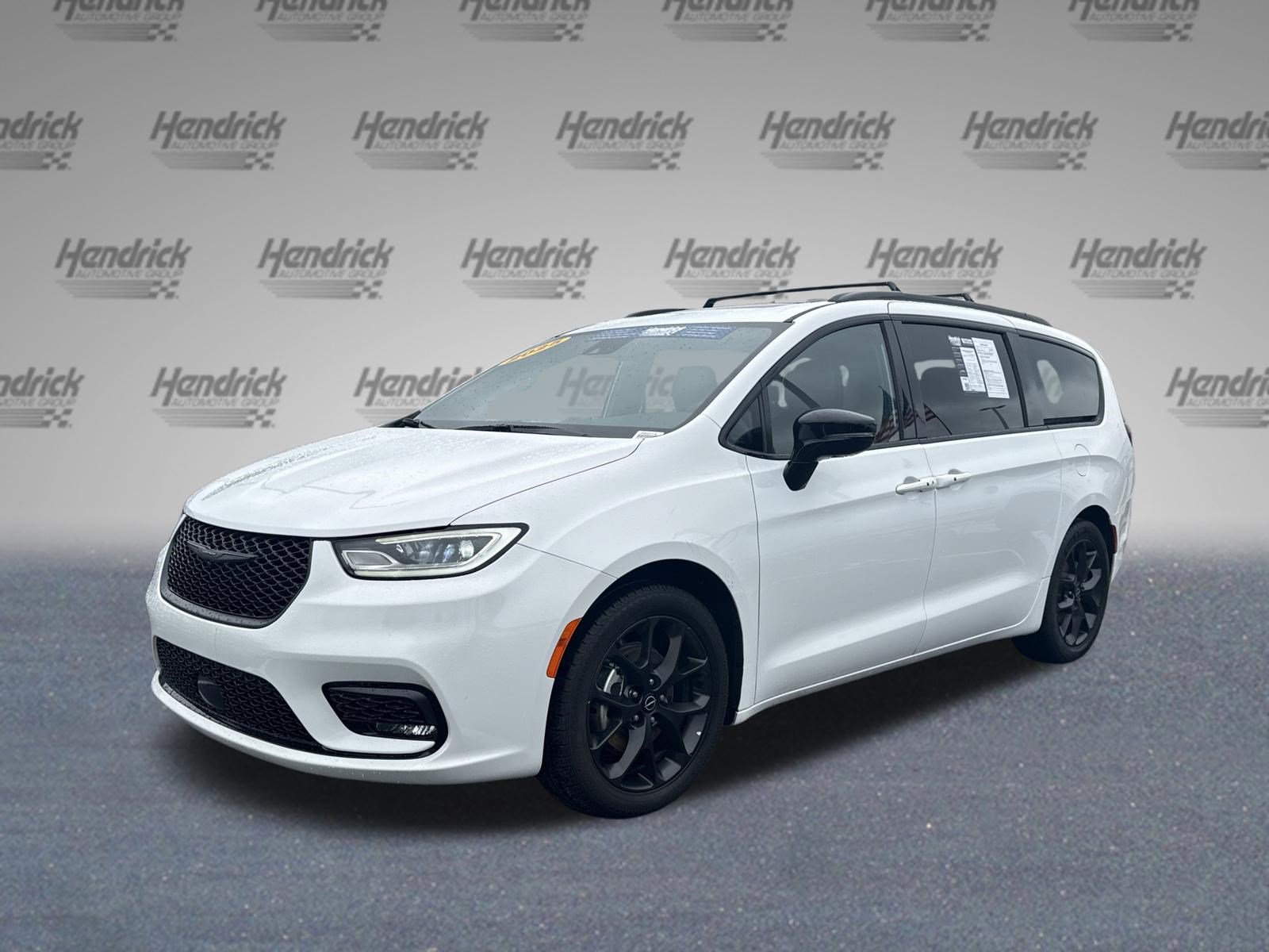 Used 2025 Chrysler Pacifica Limited Minivan