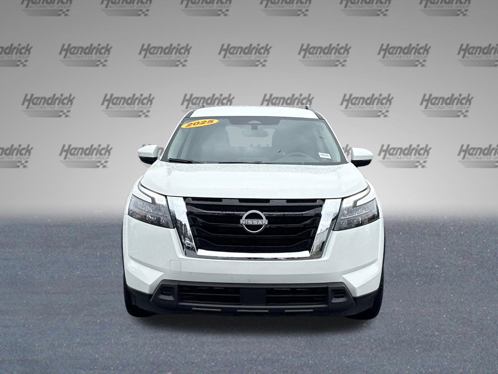 2025 Nissan Pathfinder SV photo 2