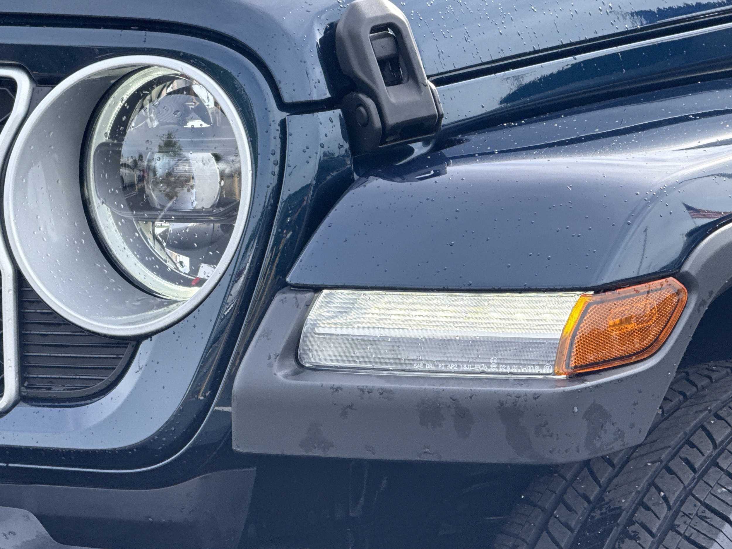 2025 Jeep Wrangler Sahara photo 4