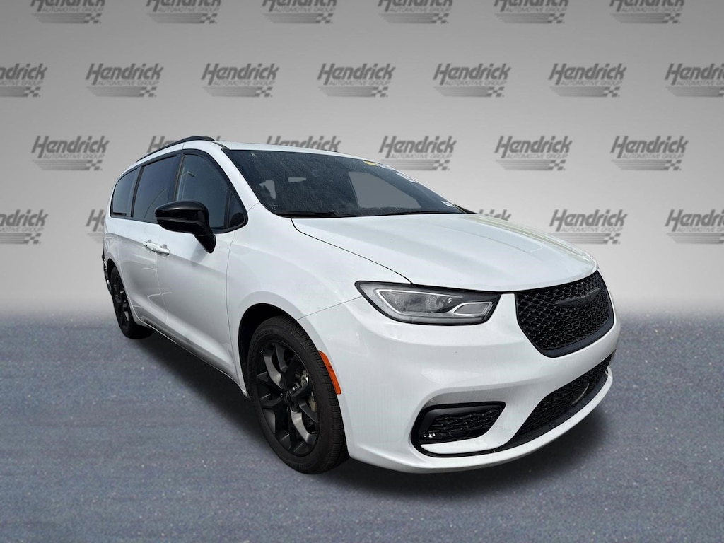 Used 2025 Chrysler Pacifica Limited Minivan