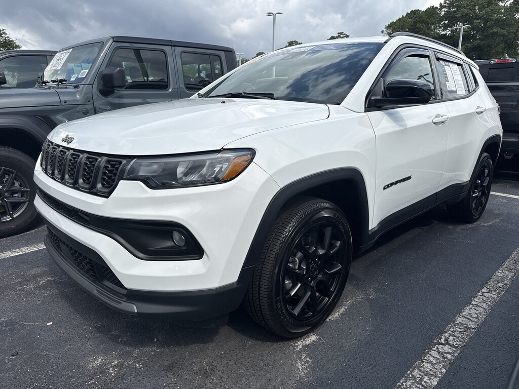 Used 2025 Jeep Compass Latitude SUV