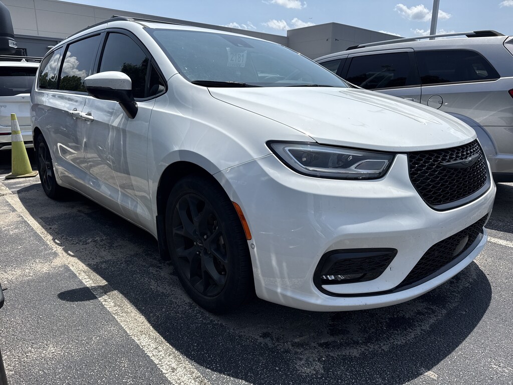 Used 2023 Chrysler Pacifica Touring L Minivan