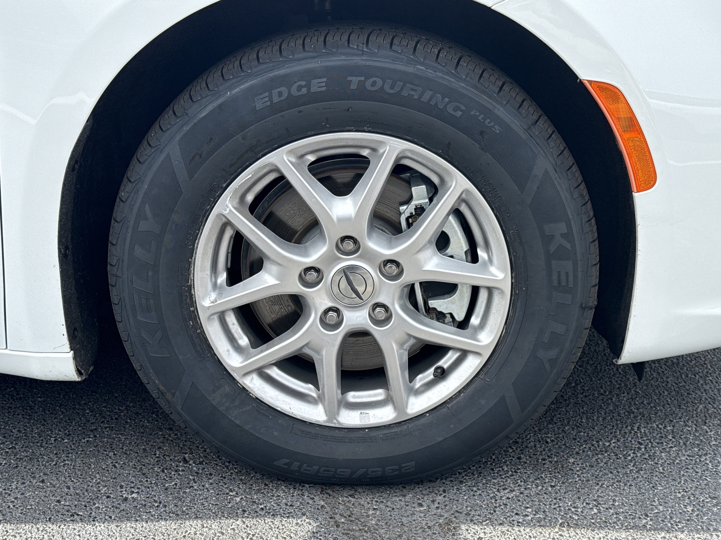 2024 Chrysler Pacifica Touring L photo 3