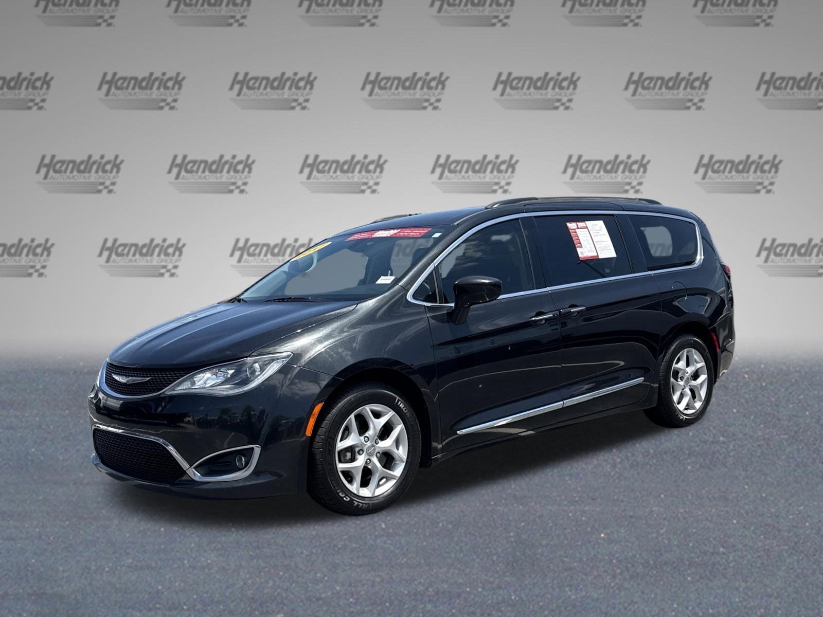 2017 Chrysler Pacifica Touring Plus photo 4