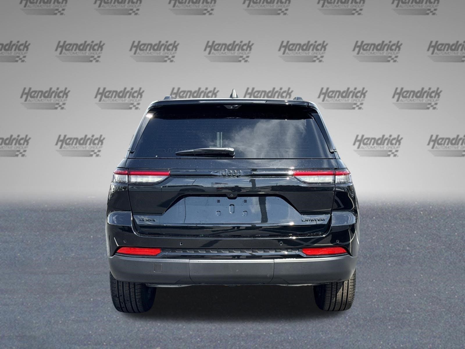 2025 Jeep Grand Cherokee Limited photo 3