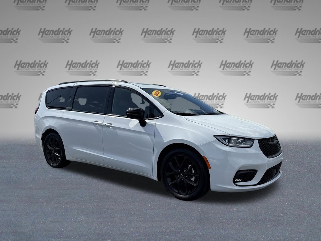 Used 2025 Chrysler Pacifica Limited Minivan
