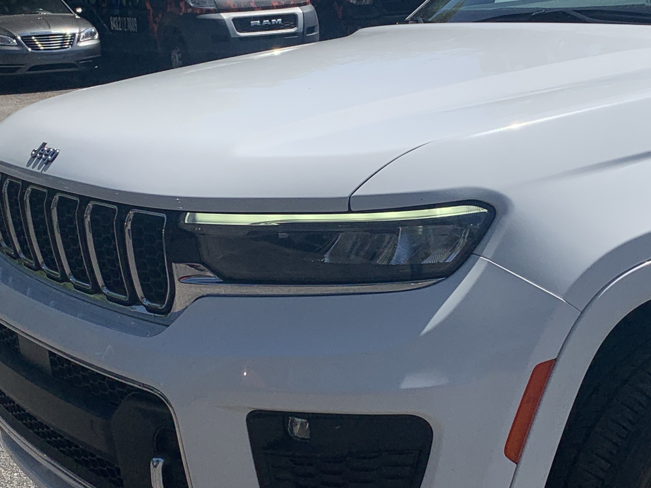 2023 Jeep Grand Cherokee L Overland photo 4