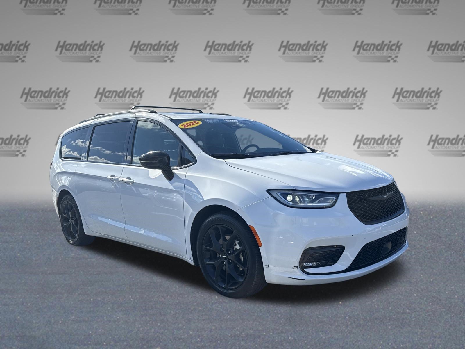 Used 2025 Chrysler Pacifica Limited Minivan
