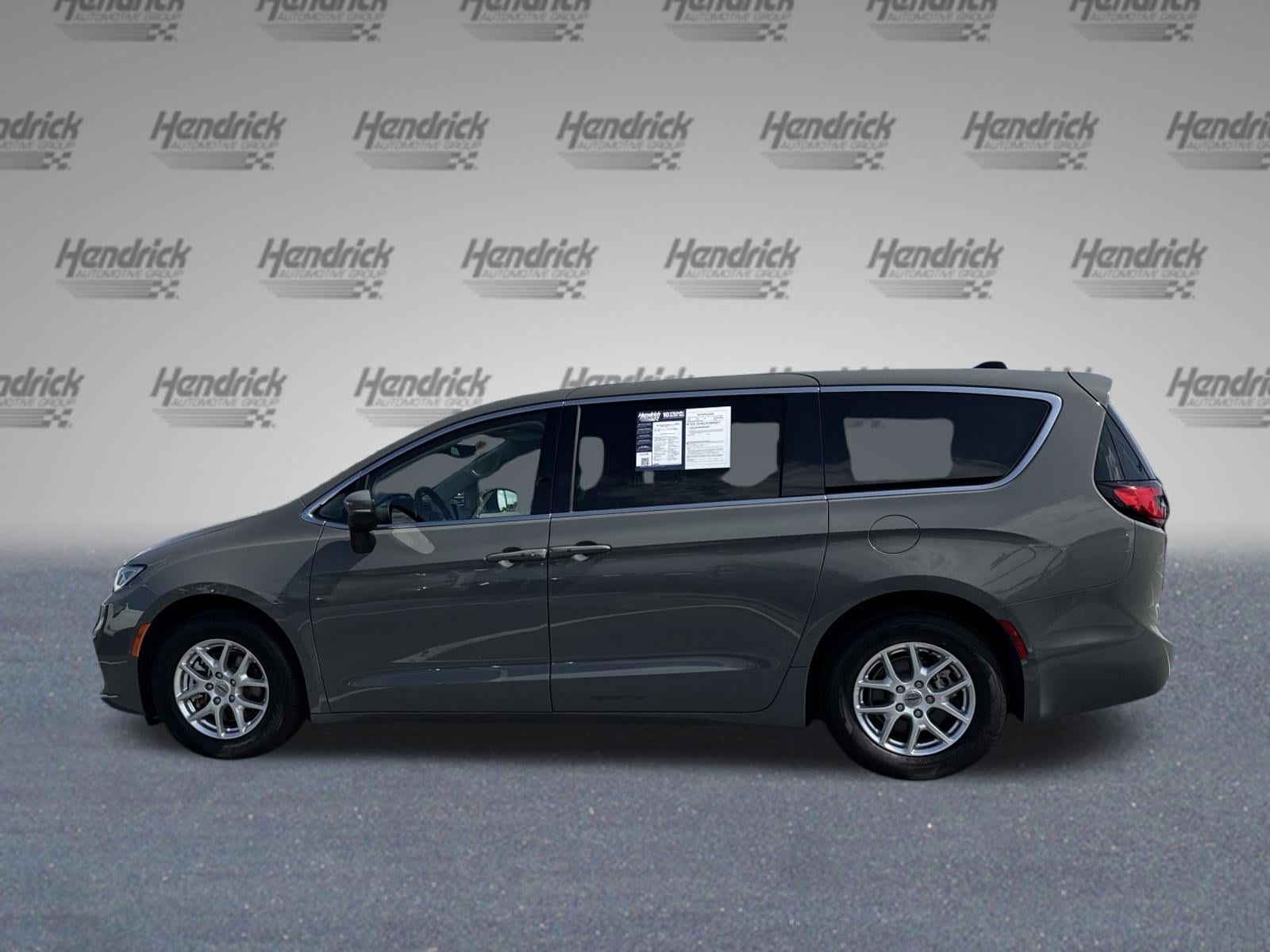 2023 Chrysler Pacifica Touring L photo 6