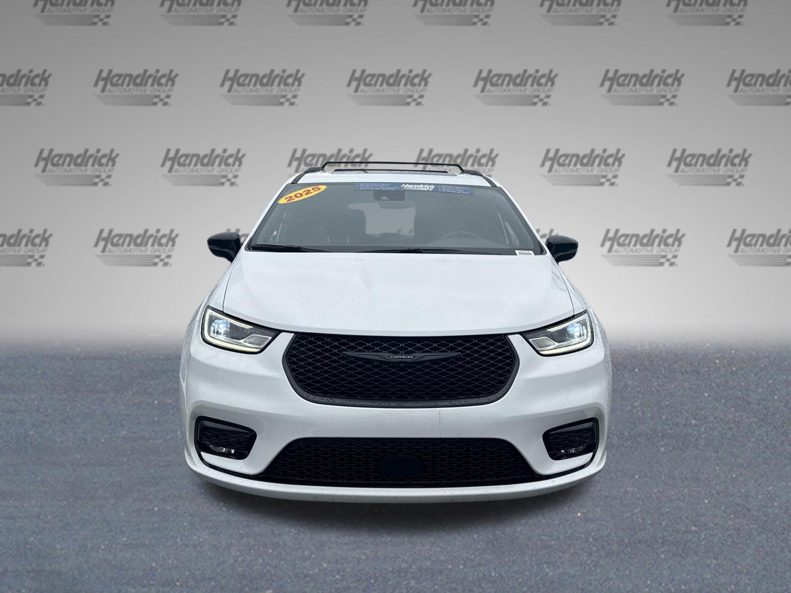 Used 2025 Chrysler Pacifica Limited Minivan
