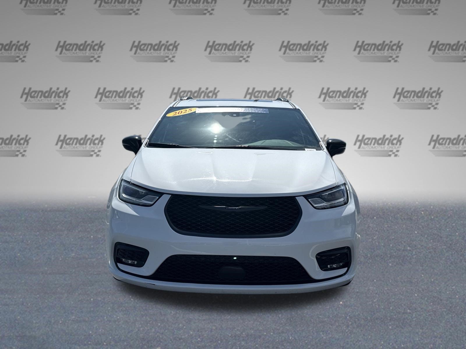 Used 2025 Chrysler Pacifica Limited Minivan