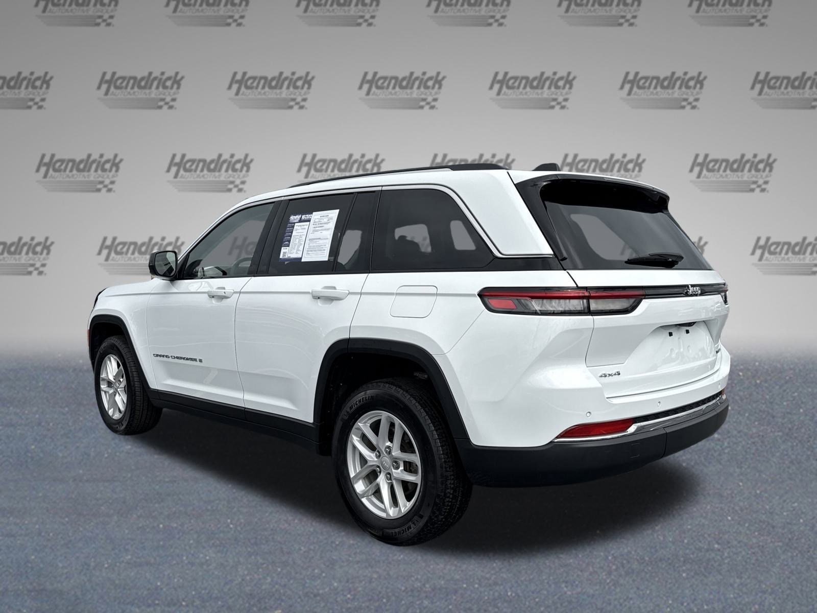 2023 Jeep Grand Cherokee Laredo X photo 3