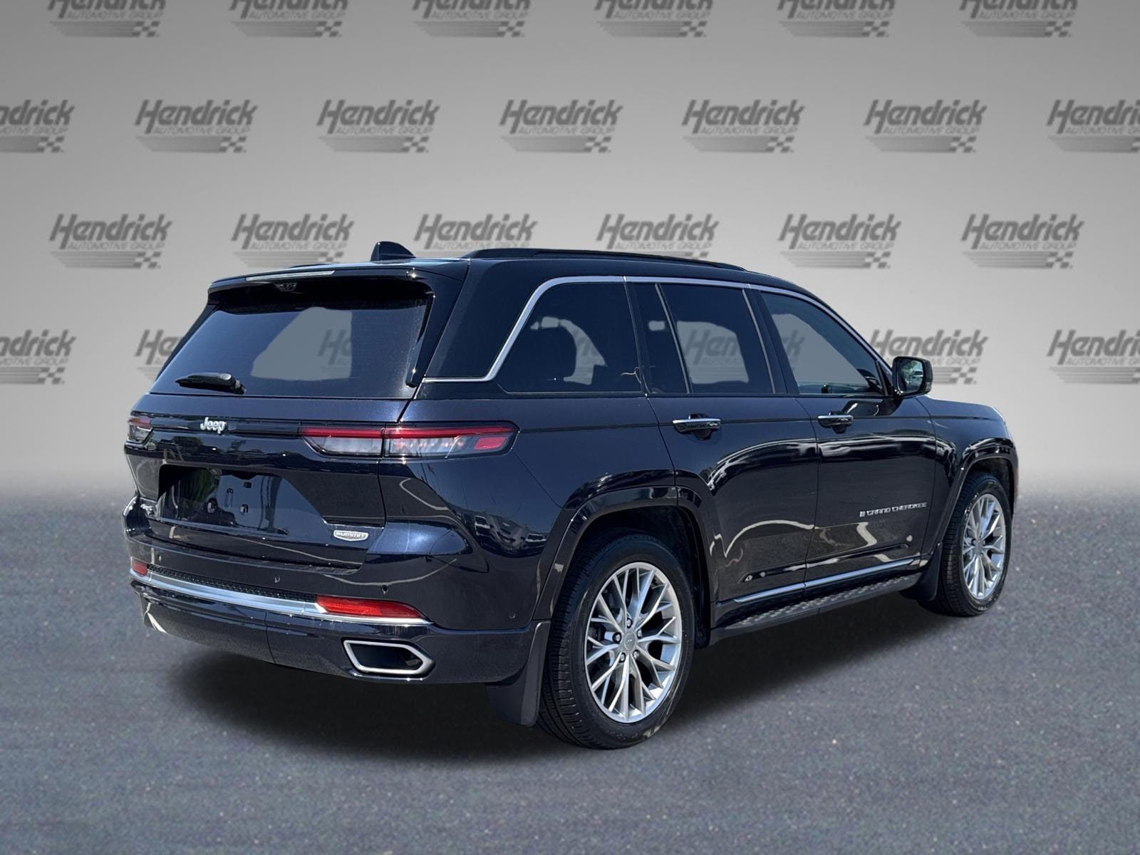 2024 Jeep Grand Cherokee Summit photo 5