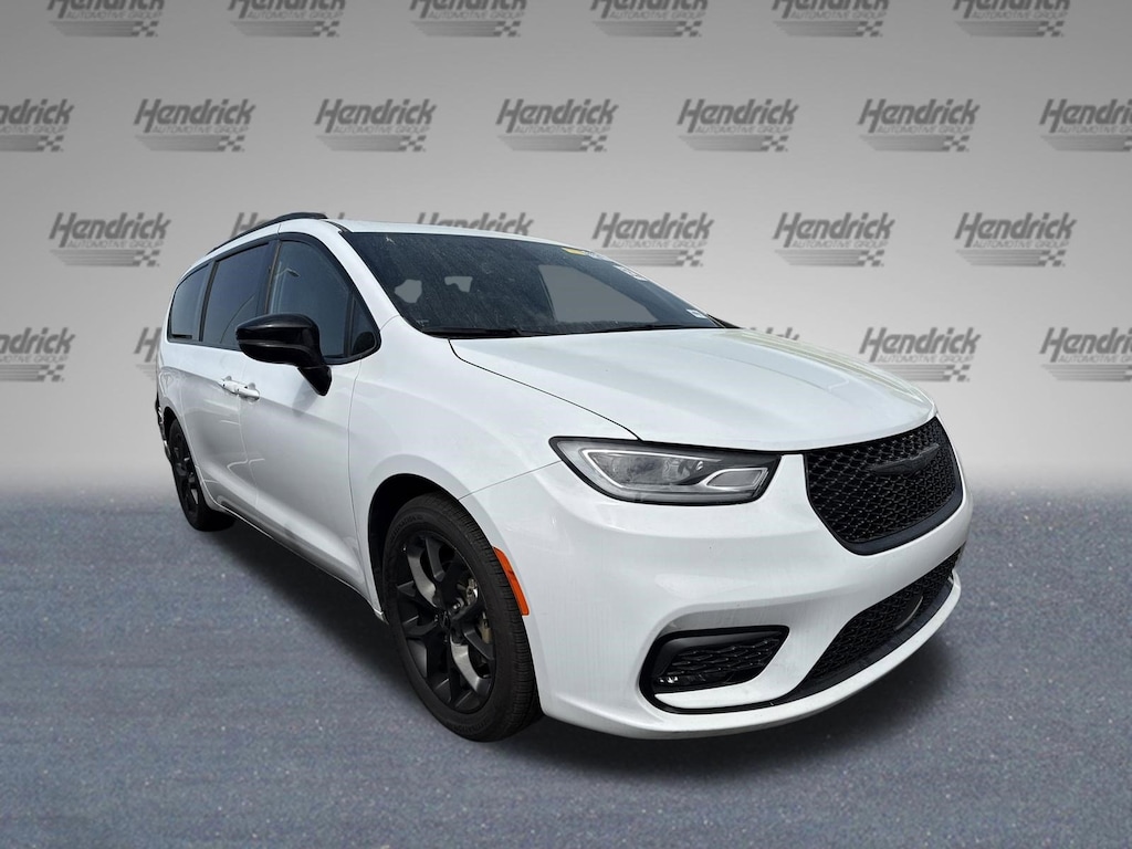 Used 2025 Chrysler Pacifica Limited Minivan