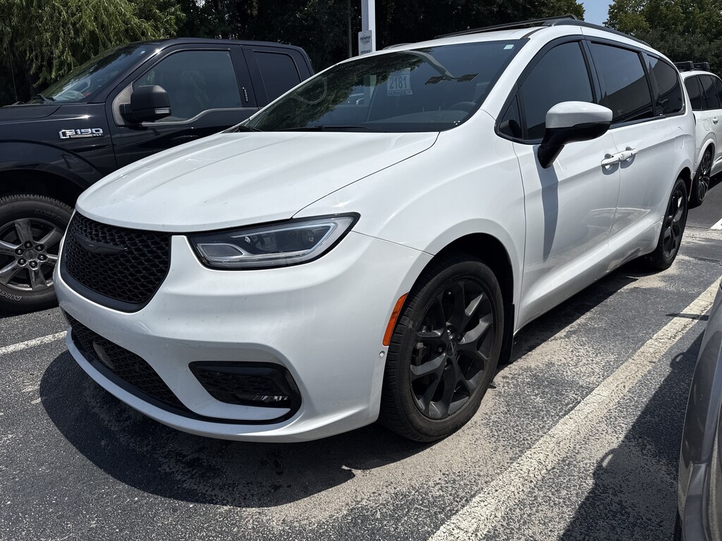 Used 2023 Chrysler Pacifica Touring L Minivan