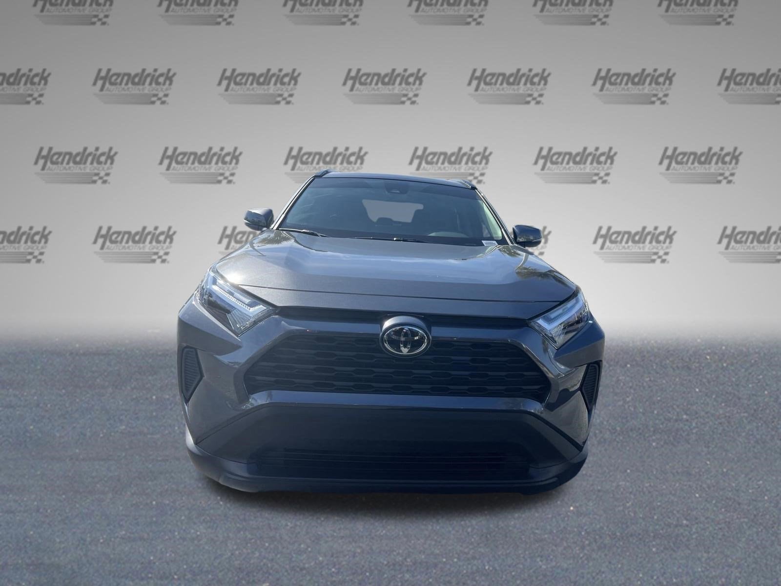 2025 Toyota RAV4 XLE photo 4