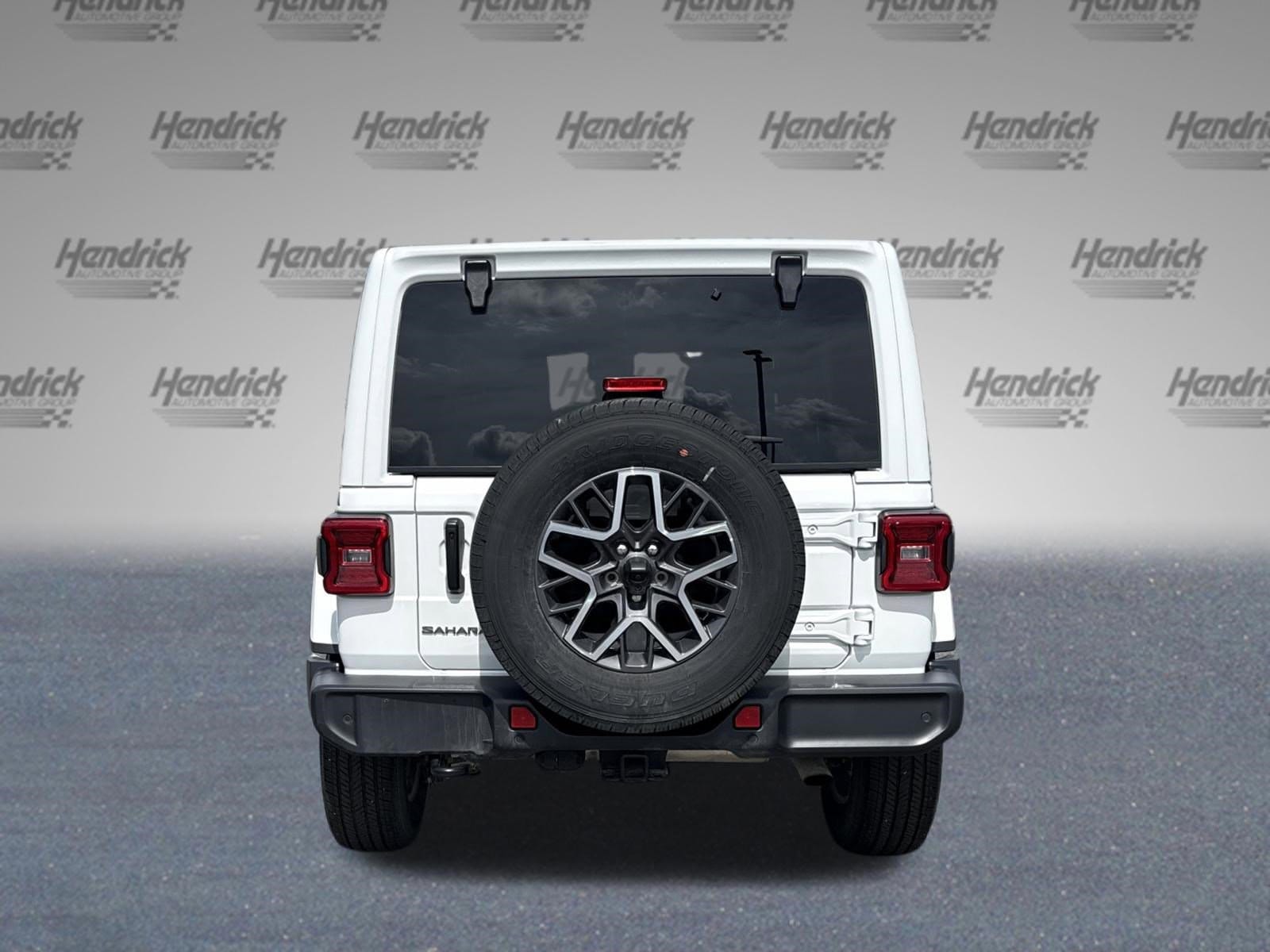 2025 Jeep Wrangler Sahara photo 3