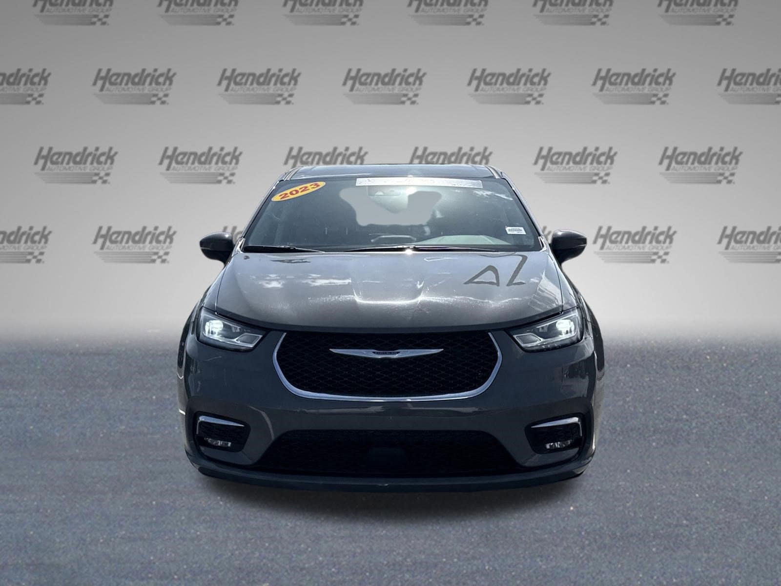 2023 Chrysler Pacifica Touring L photo 2