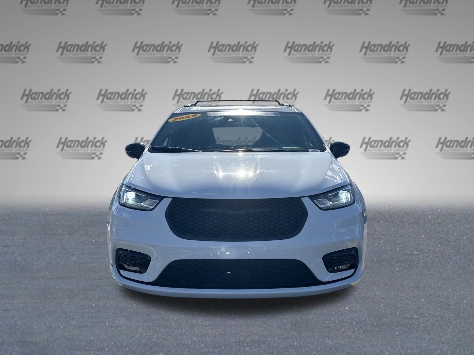 Used 2025 Chrysler Pacifica Limited Minivan