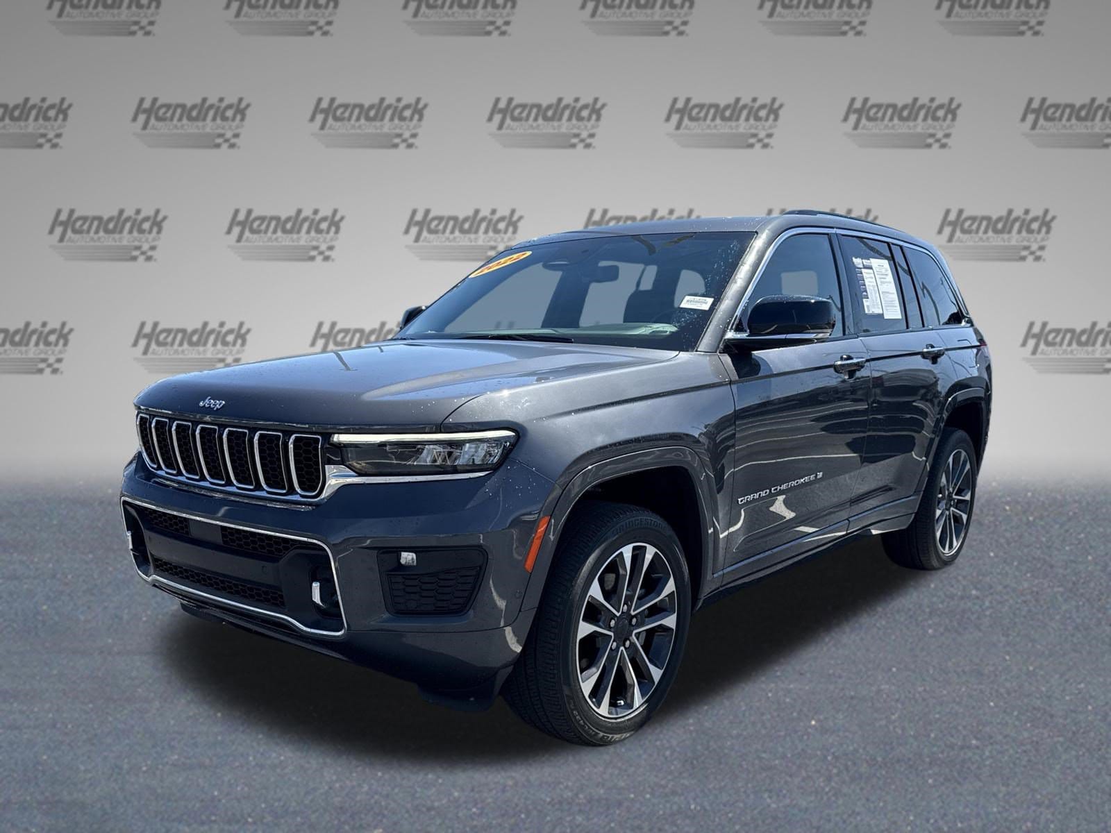 2022 Jeep Grand Cherokee Overland photo 3