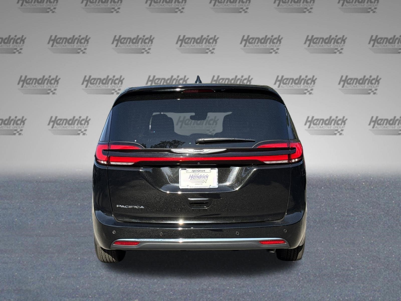2025 Chrysler Pacifica Select photo 3