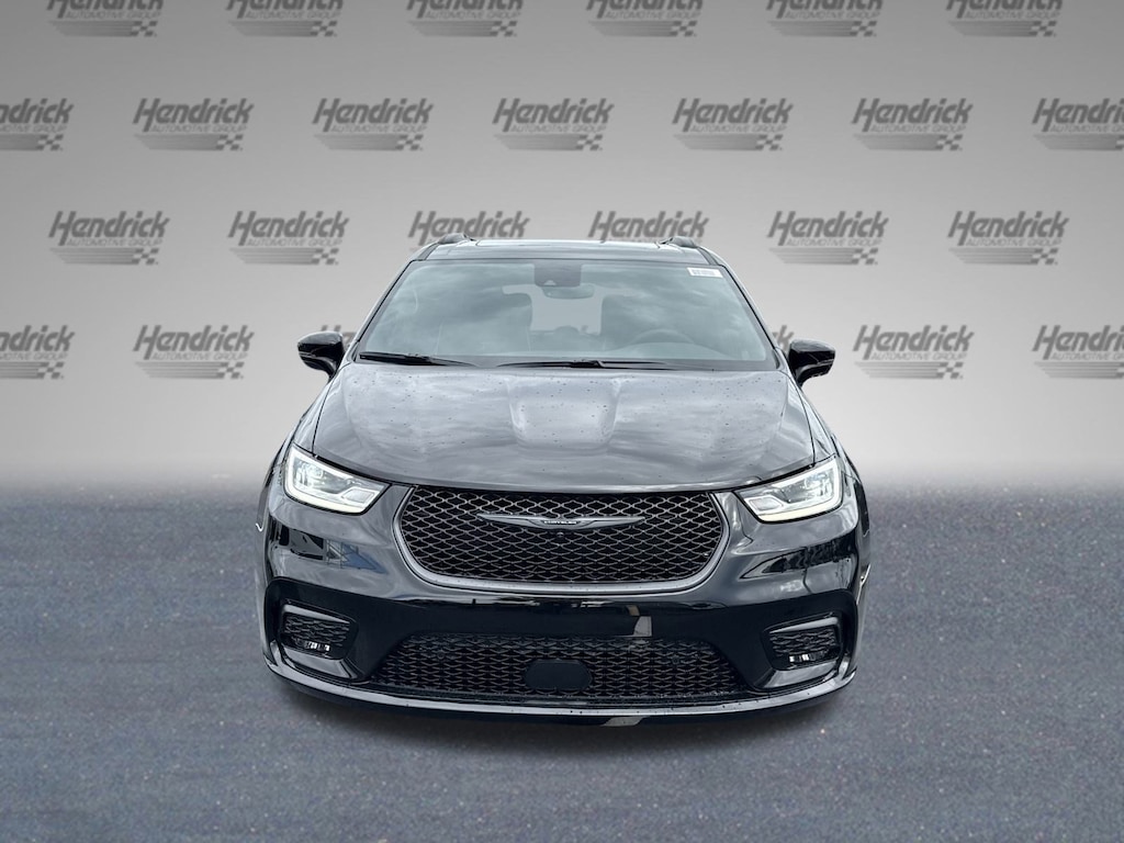 New 2026 Chrysler Pacifica Limited Minivan