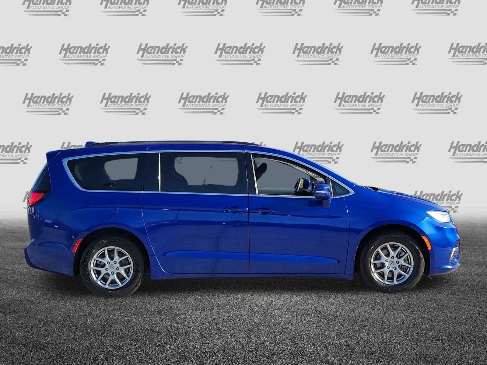 2021 Chrysler Pacifica Touring photo 3