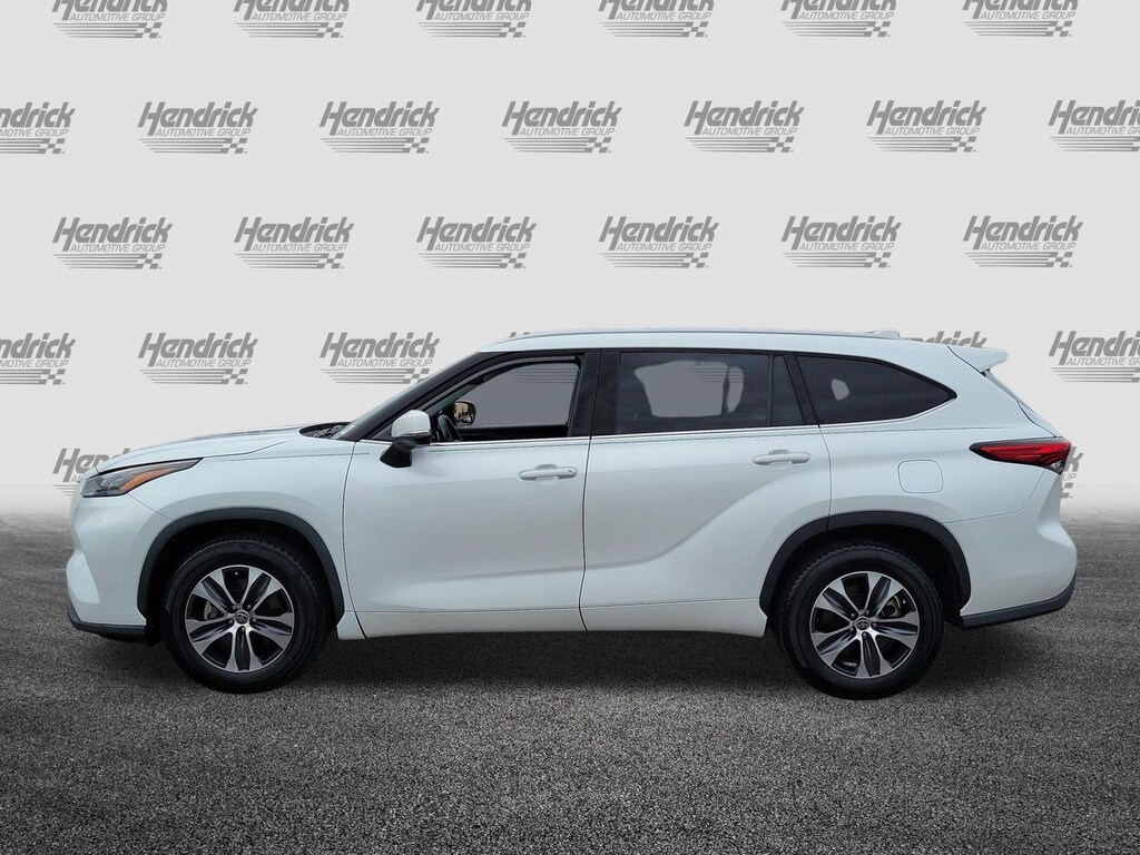 Used 2022 Toyota Highlander Hybrid XLE SUV